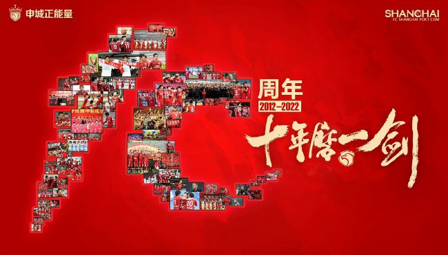 第64分钟，阿克造成奥纳纳禁区内手球，裁判判罚点球，阿尔瓦雷斯主罚一蹴而就，曼城2-1反超比分。